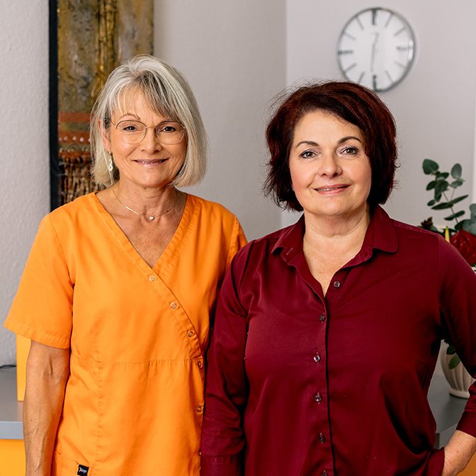 Mitarbeiterin Sylvia Golinski und Inhaberin Verena Bartels